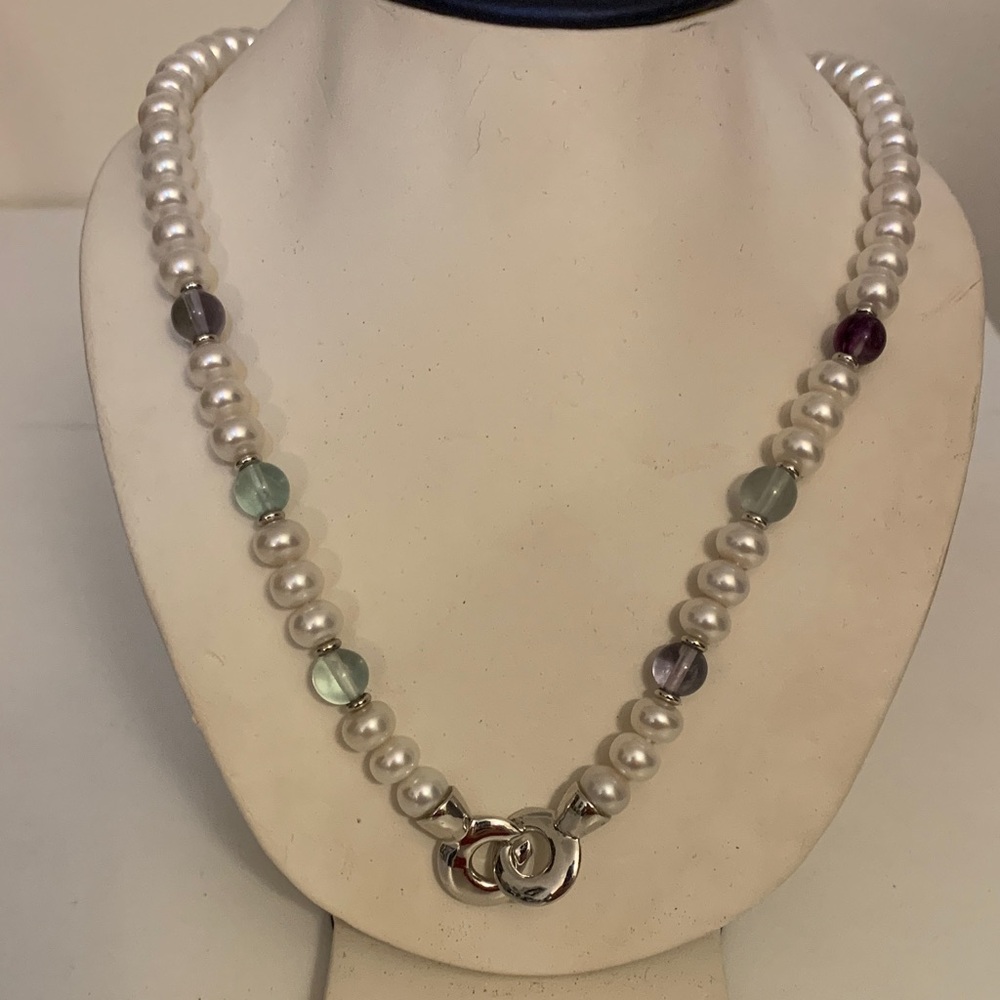 Elegant Pearl and Gemstone Necklace